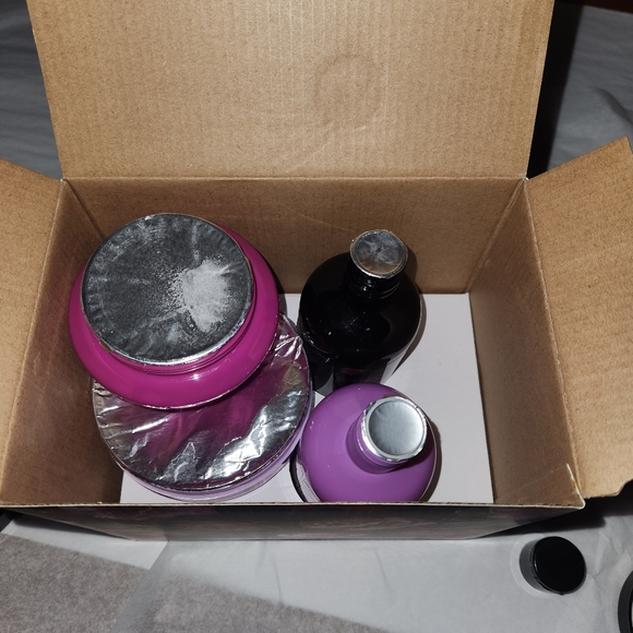 NWT BETSEY JOHNSON Peony Lotion Scrub Butter Wash GIFT SET - Picture 9 of 9